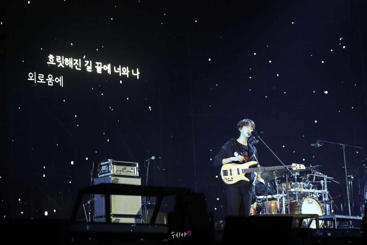 씨엔블루 이정신 - 3LOGY 2DAY(40P)// 260118

blog.naver.com/susiayh/224157… 가면 더 많은 사진이 있다는 것.