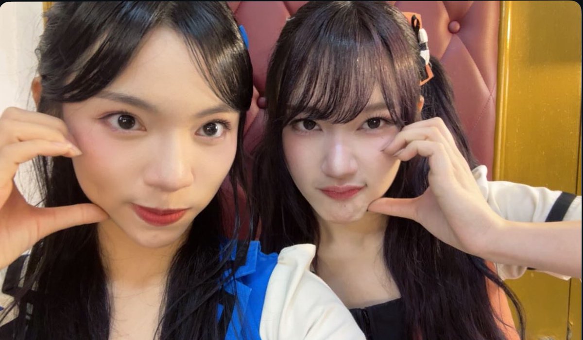 auralume's tweet image. Aralie with seniors.