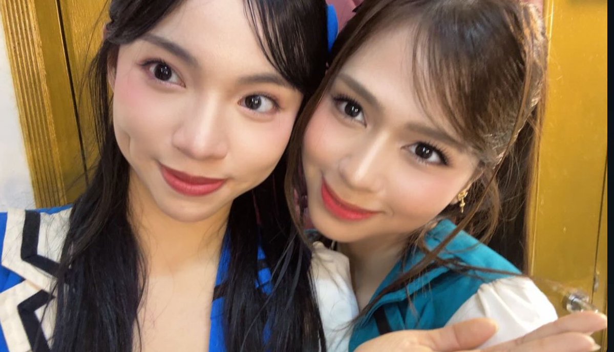 auralume's tweet image. Aralie with seniors.