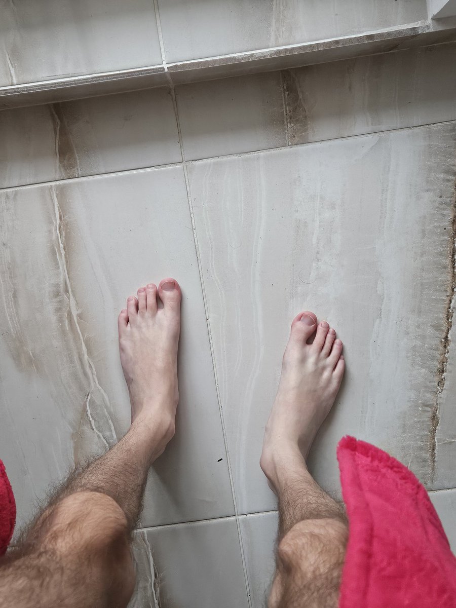 Lexxx_OF_'s tweet photo. Perfect feet?🙈 https://t.co/YscX6AU1FN
