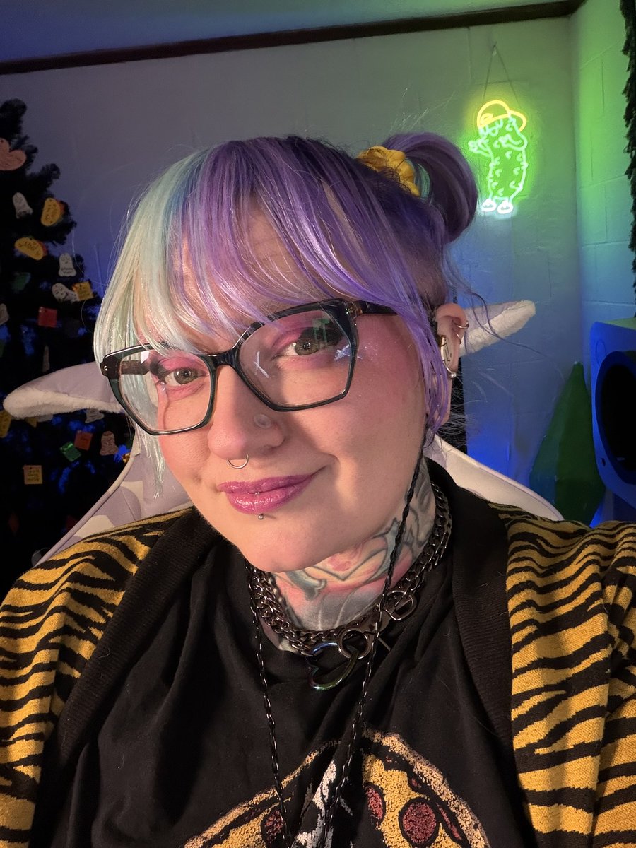 GrumbleBeaTuna's tweet photo. We’re playing Pokemon, come vibe! 💜 https://t.co/T0hTX6W36X https://t.co/VzSV69CqB9