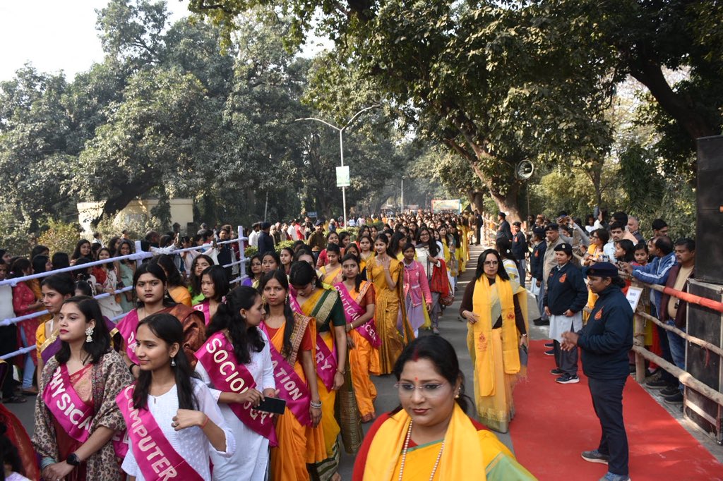 bhupro's tweet image. The varsity celebrated its 111th Foundation Day with grandeur on auspicious occasion of #VasantPanchami. Various faculties, centres, &amp;amp; institutes presented vibrant tableaux, transforming entire #BHU campus into a spectacle of festivity &amp;amp; colors of spring.

Glimpses!