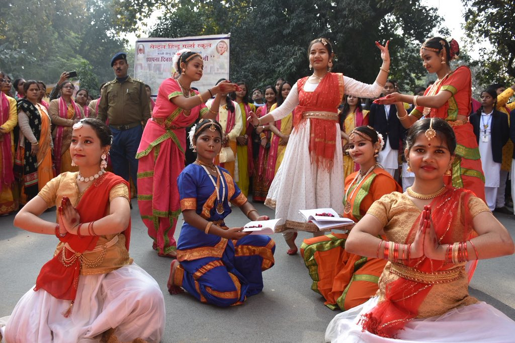 bhupro's tweet image. The varsity celebrated its 111th Foundation Day with grandeur on auspicious occasion of #VasantPanchami. Various faculties, centres, &amp;amp; institutes presented vibrant tableaux, transforming entire #BHU campus into a spectacle of festivity &amp;amp; colors of spring.

Glimpses!