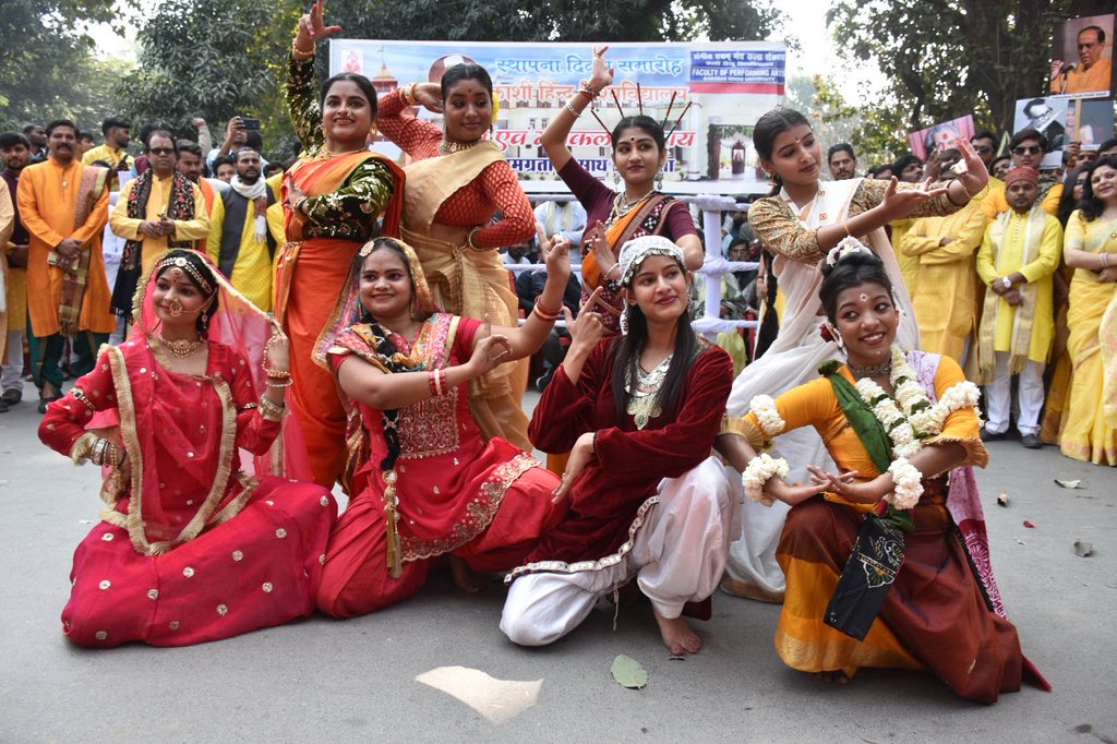 bhupro's tweet image. The varsity celebrated its 111th Foundation Day with grandeur on auspicious occasion of #VasantPanchami. Various faculties, centres, &amp;amp; institutes presented vibrant tableaux, transforming entire #BHU campus into a spectacle of festivity &amp;amp; colors of spring.

Glimpses!