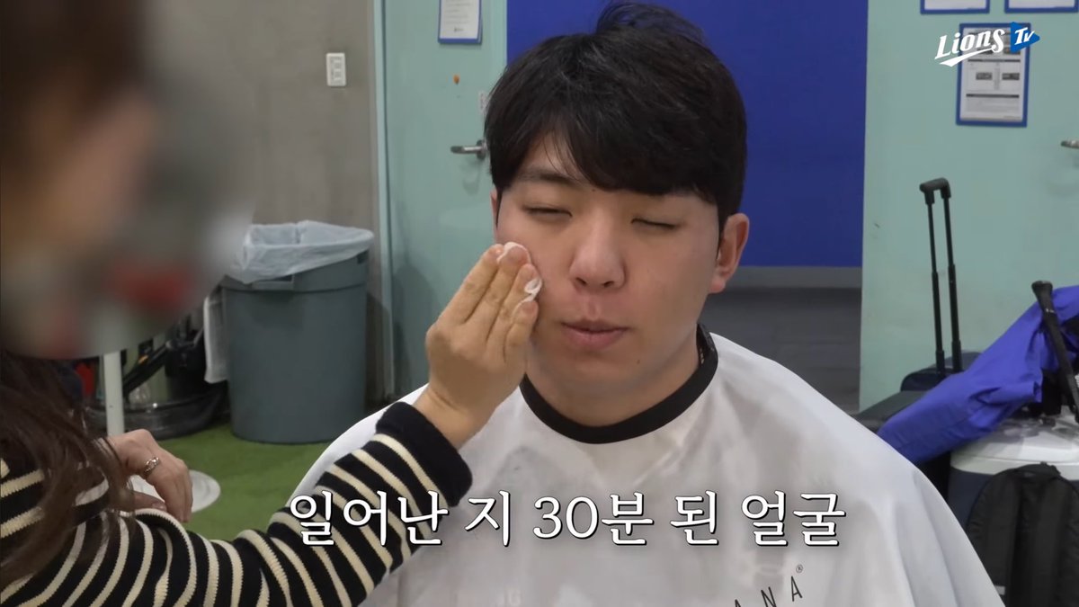 야선이란 .........
1년 동안 쓸 프로필사진 찍는데 부기 빼려는 노력조차 안하고 일어난 지 30분 만에 옴