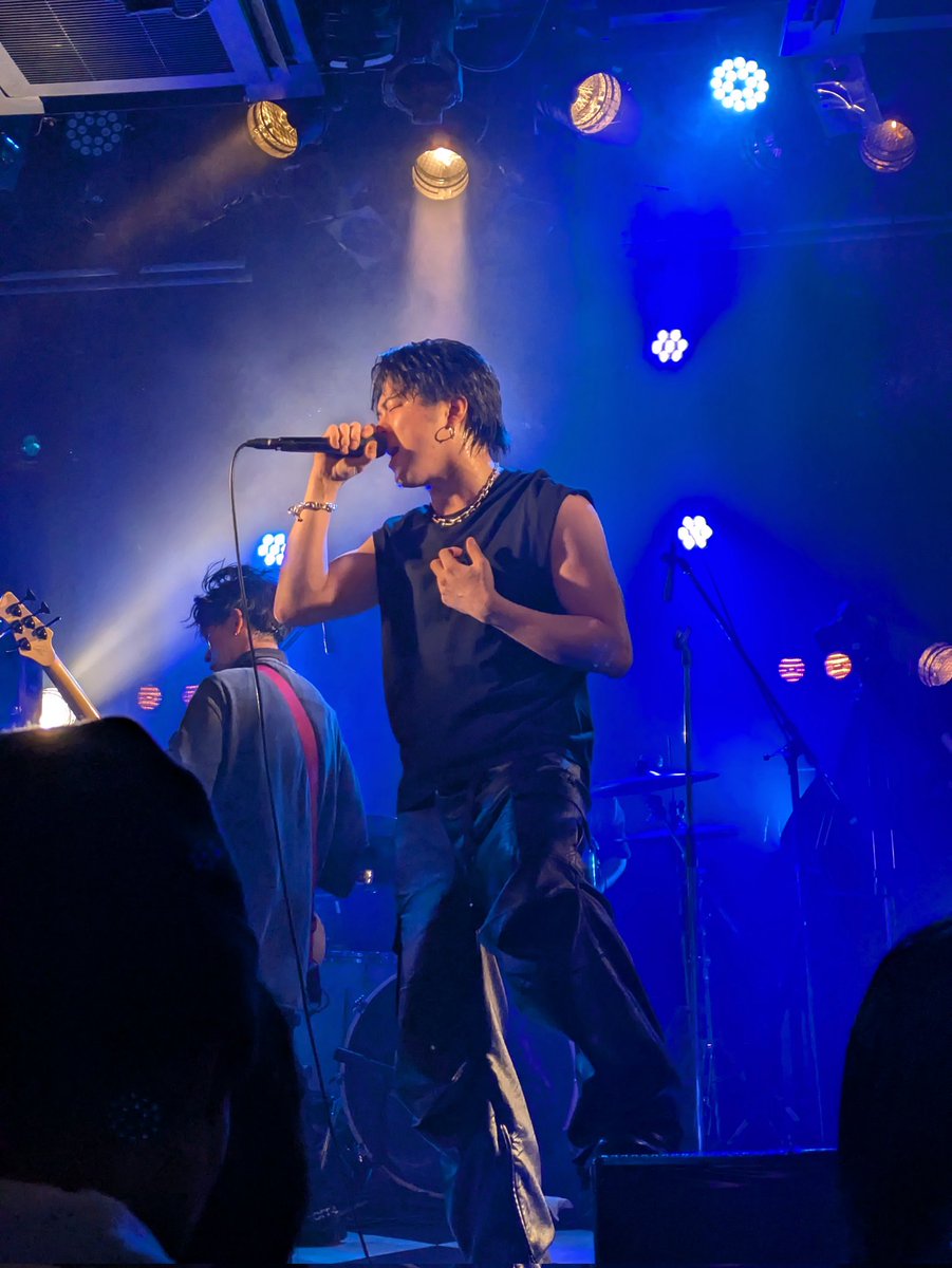 9twHVJUbeTp3BHY's tweet photo. 今日は渋谷に行って
知り合いの
バンドOLFEUS
観に行ってきました！
かっこよくて
しびれたなぁー！
#OLFEUS
#渋谷
#バンド https://t.co/5IiGOF8riE
