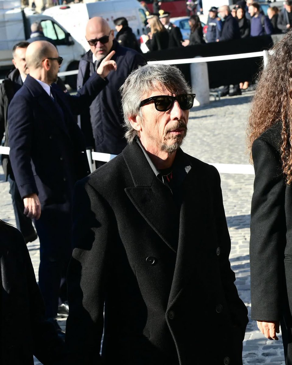 musesarchive's tweet image. The industry paid its respects today in Rome, honoring the legacy of Valentino Garavani🕊️