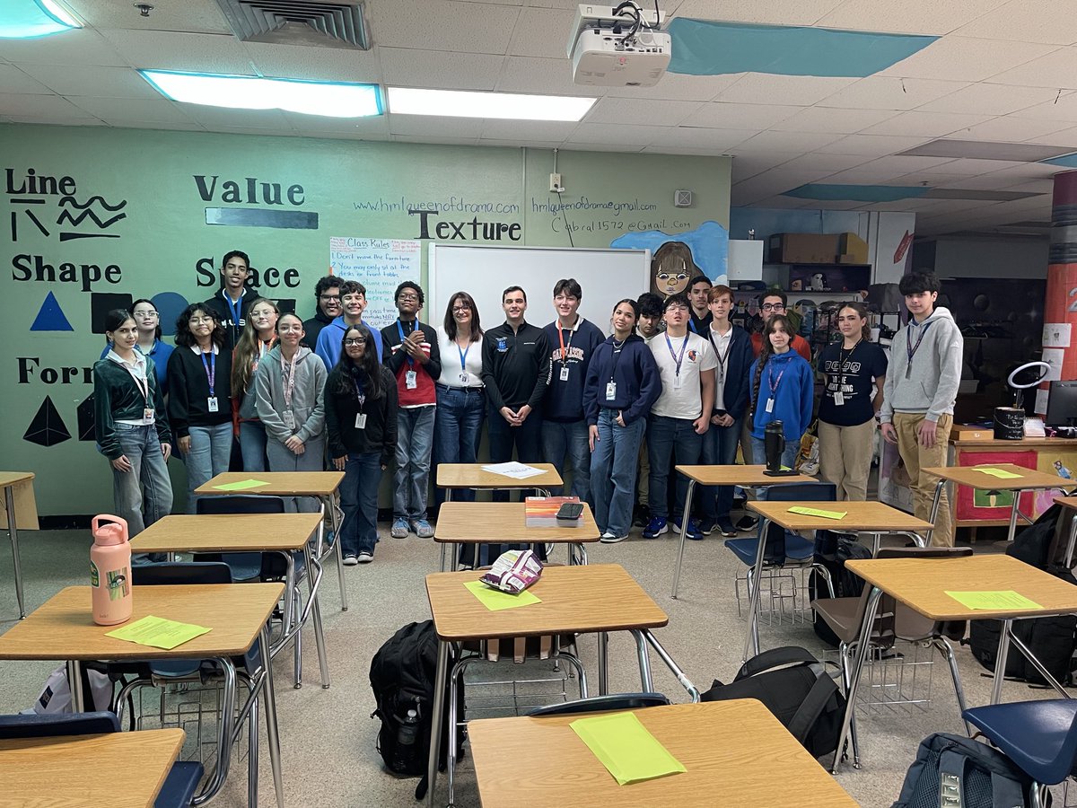 maurits_acosta's tweet photo. Grateful to be back at my high school on my last day in Miami, talking college and career plans with students who are thinking big. https://t.co/dyKa7TQtou