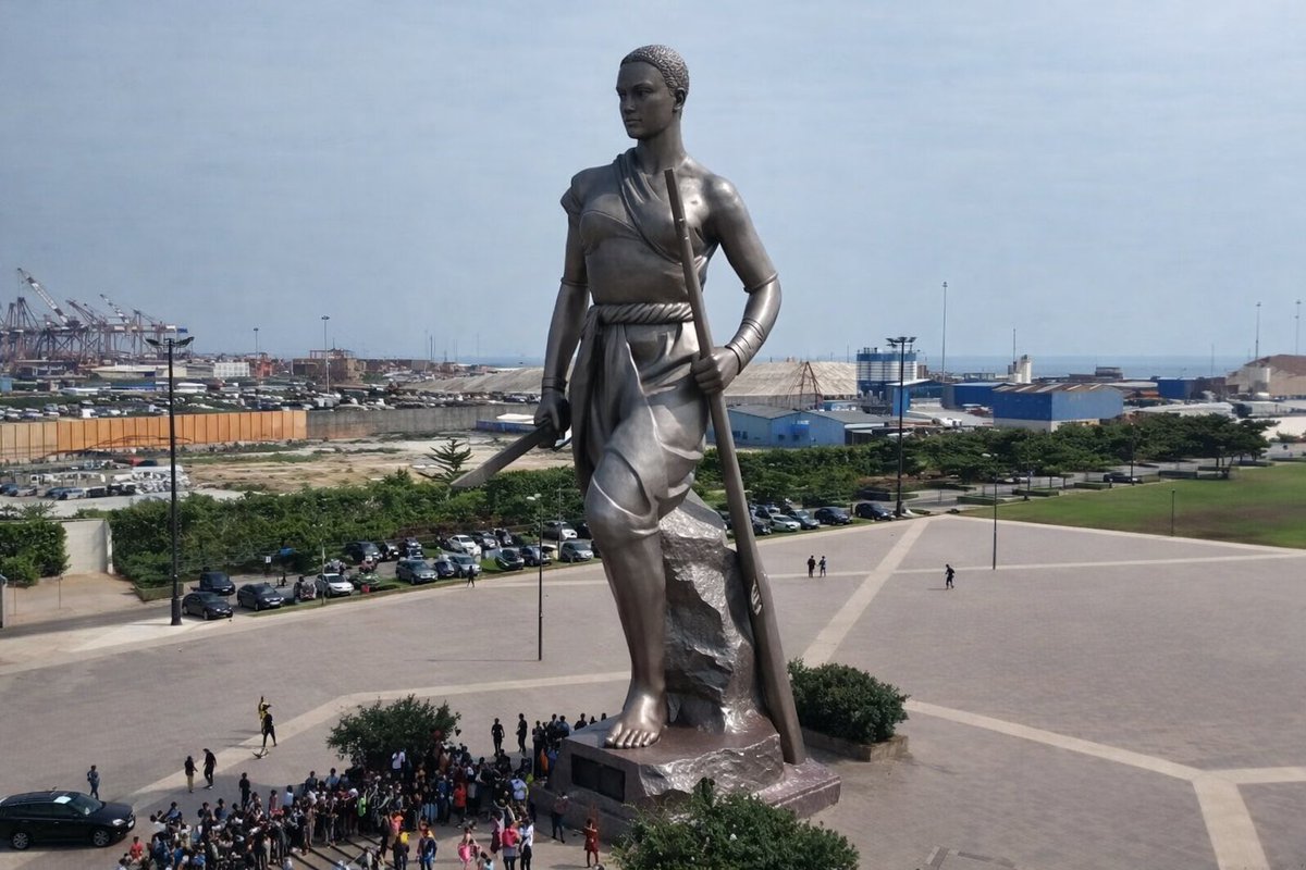 ishowspeedsiu0's tweet image. The real status of Woman King in Benin 🤯

The Woman King is a historical action-adventure film set in the 19th-century West African Kingdom of Dahomey, focusing on the Agojie, an all-female warrior unit, led by General Nanisca (Viola Davis) as she trains a new generation of…