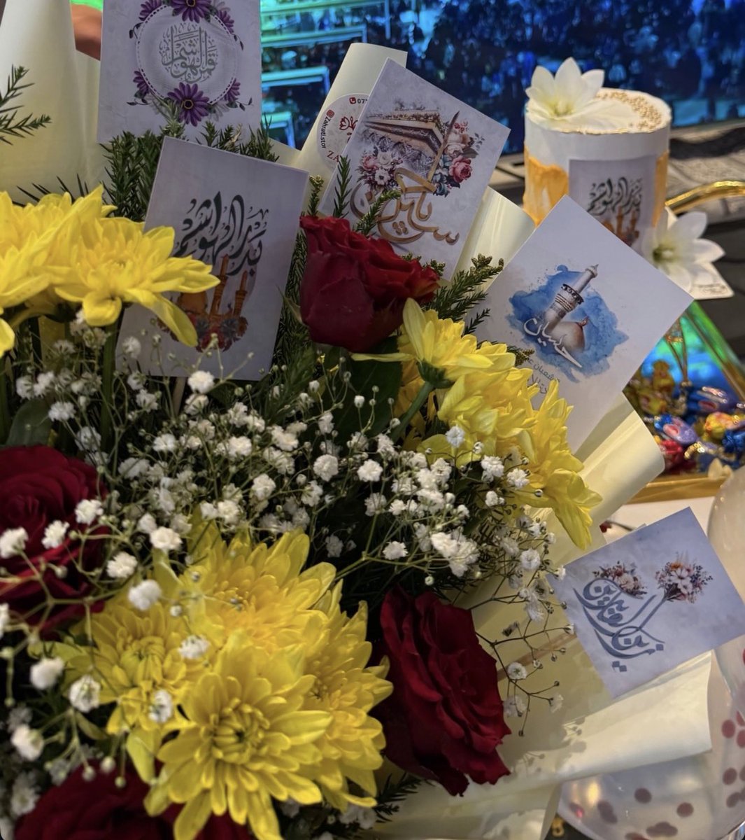 فرشِ ماتم کی قسم، غازیؐ ؀ کے پرچم کی قسم
یہ زمیں شبّیرؐ کی ہے، آسماں عبّاسؐ ؀ کا

نزولِ رب الوفاء سیدنا و مولانا ابو الفضل العباس صلوات اللہ علیہ مبارک ہو۔

 #جشن_اباالفضل_العباسؑ