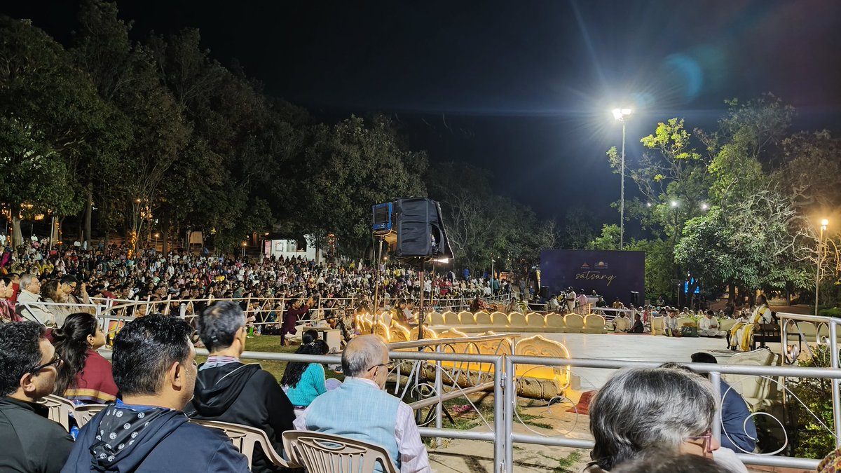 NambiarRajeev's tweet photo. See life beyond the happenings! Behind every event there is  knowledge. Behind every person, there is love. All the negative  emotions are offspring of Love. Love minus wisdom is the reason for the negative emotions. Love plus wisdom is Bliss. -@Gurudev @BangaloreAshram https://t.co/hZUBINHeej