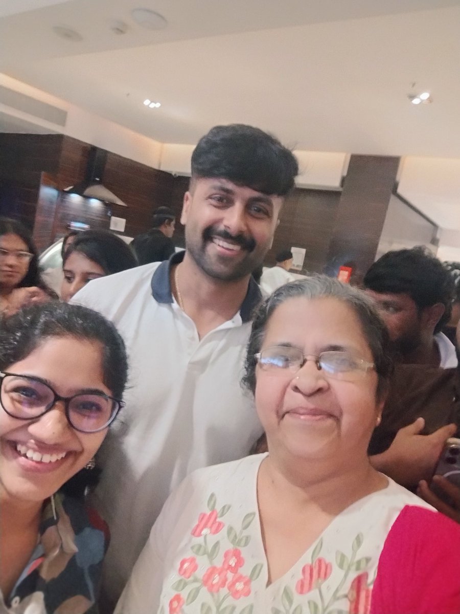 amirtha_c tweet media