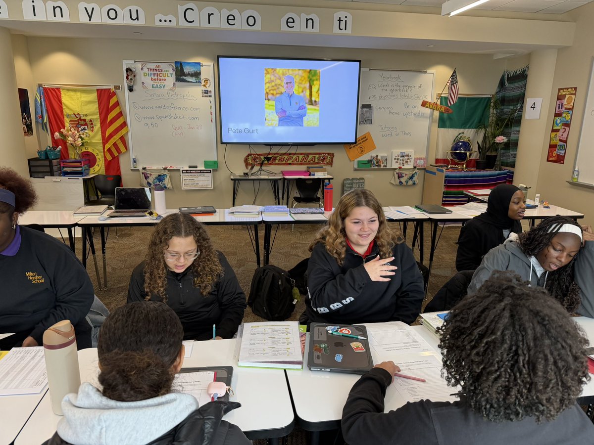 Students in Sra. Pietropola’s Spanish 2 class play 20 Questions in the language to guess who the guest celebrity is on the screen.