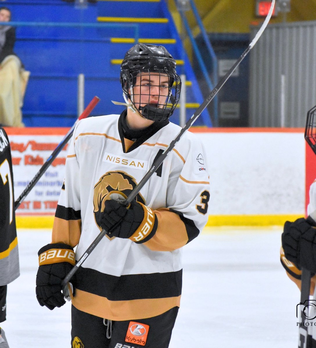 AAAGrowlers's tweet photo. Happy 1️⃣8️⃣th Birthday to #3 Nathan Pilgrim! 🎉🎂🎈 #GrowlersFamily #Woof #BlackWhiteAndGold https://t.co/iKlEoYCFFR