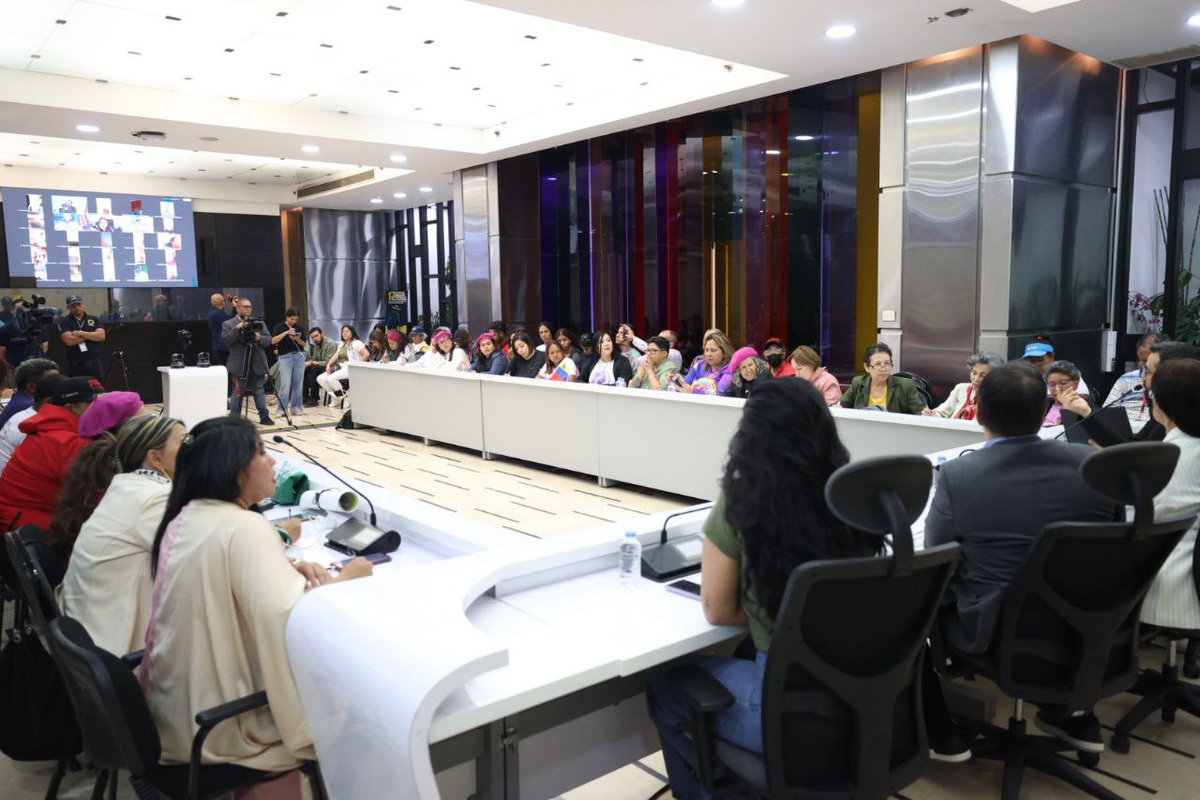 yvangil's tweet image. Con la mirada enfocada en la unidad de los pueblos de Nuestra América, ha sido un verdadero honor participar en la primera reunión preparatoria del Comité Promotor de Comunas y Movimientos Sociales para el Bicentenario del Congreso Anfictiónico de Panamá. Junto a la Presidenta…