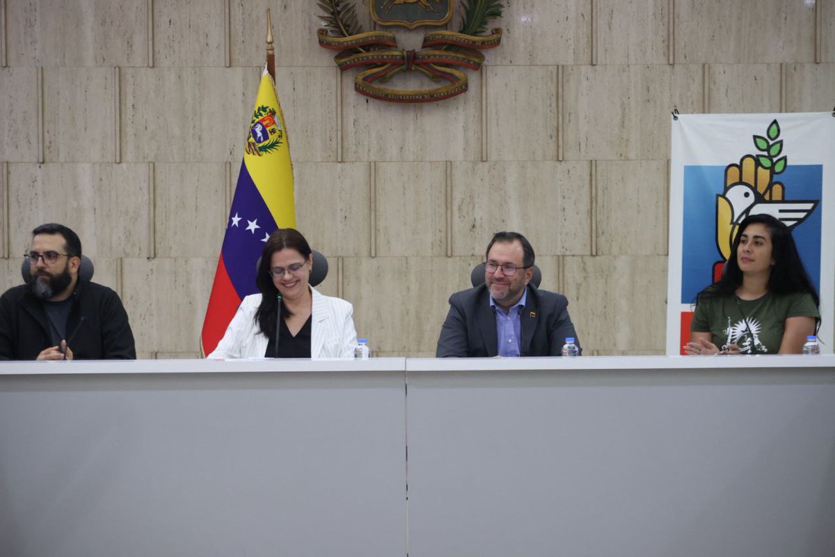yvangil's tweet image. Con la mirada enfocada en la unidad de los pueblos de Nuestra América, ha sido un verdadero honor participar en la primera reunión preparatoria del Comité Promotor de Comunas y Movimientos Sociales para el Bicentenario del Congreso Anfictiónico de Panamá. Junto a la Presidenta…