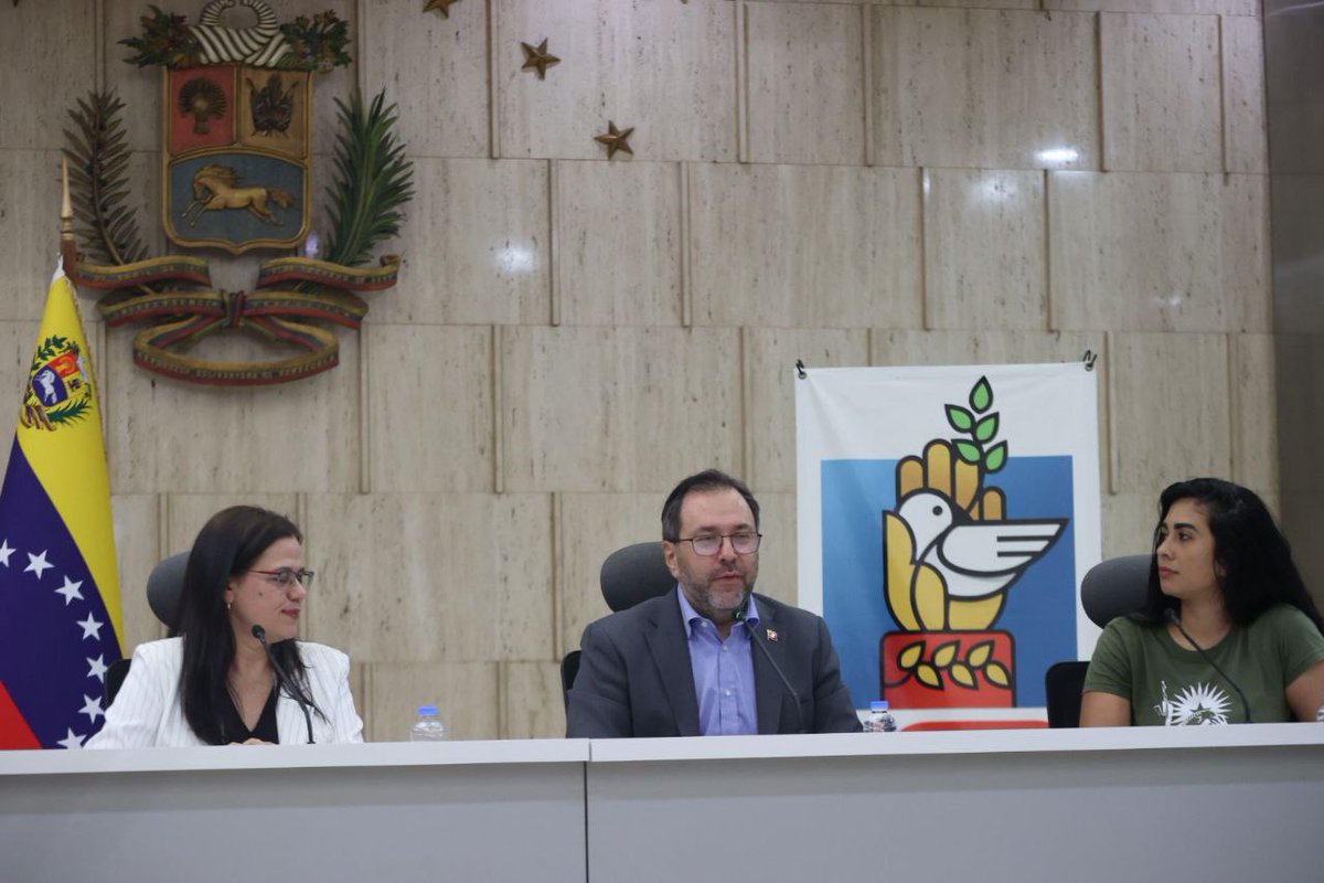 yvangil's tweet image. Con la mirada enfocada en la unidad de los pueblos de Nuestra América, ha sido un verdadero honor participar en la primera reunión preparatoria del Comité Promotor de Comunas y Movimientos Sociales para el Bicentenario del Congreso Anfictiónico de Panamá. Junto a la Presidenta…
