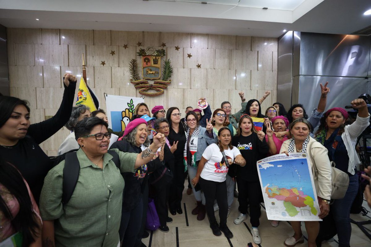 yvangil's tweet image. Con la mirada enfocada en la unidad de los pueblos de Nuestra América, ha sido un verdadero honor participar en la primera reunión preparatoria del Comité Promotor de Comunas y Movimientos Sociales para el Bicentenario del Congreso Anfictiónico de Panamá. Junto a la Presidenta…