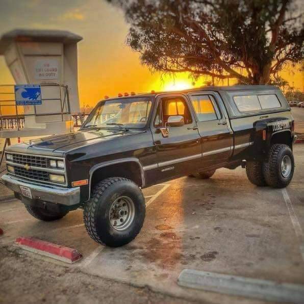 lippyent's tweet image. How many miles per gallon!! Geez