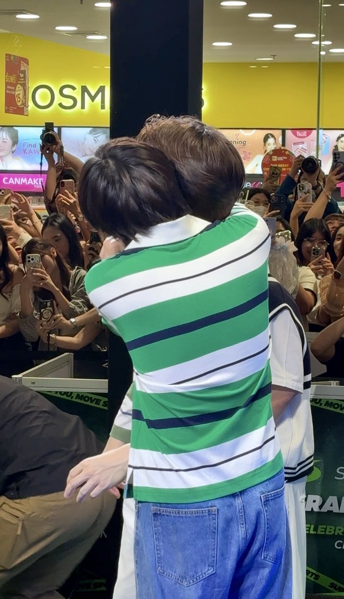 myfirstloveone's tweet image. น้ำตาไหลเป็นสายเลือด 😭😭😭 วาสนาจุ่มแก้มต่อหน้าแต่เห็นแค่หลัง