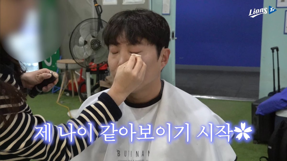 시바 자막 이건 멕이는 거 아니냐
원래는 제 나이로 안 보였다는 말이잖아
개웃기게진짜 ㅋㅋㅋㅋㅋㅋㅋ