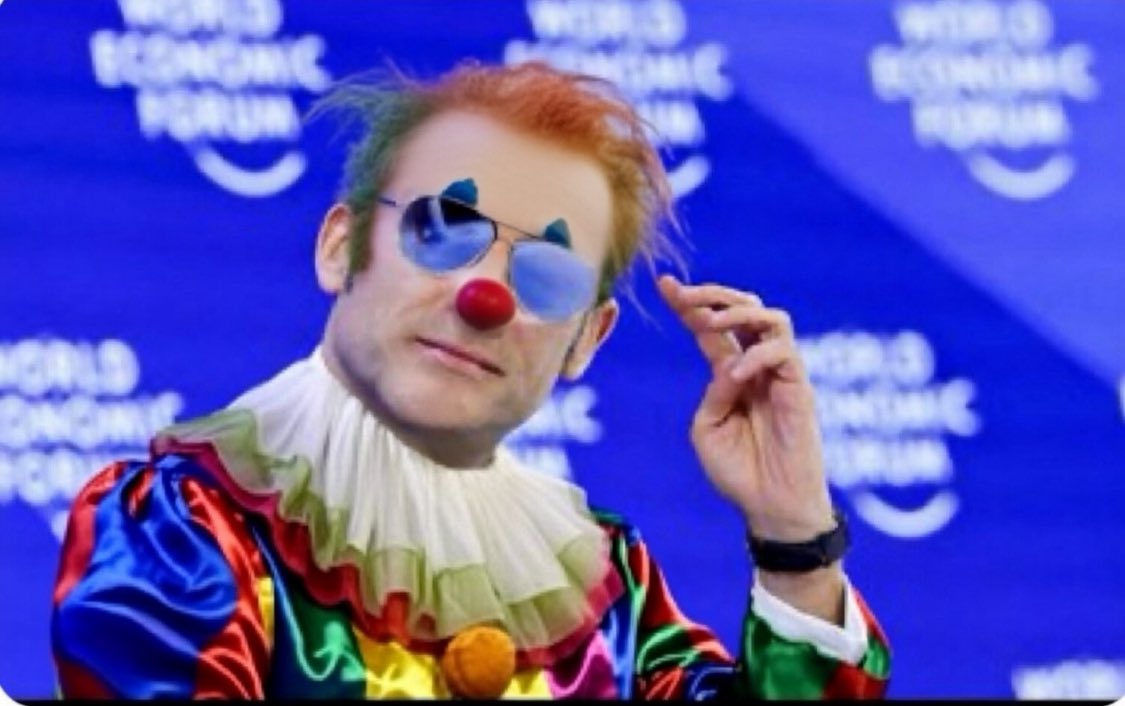 Même avec des lunettes, un clown reste un clown.