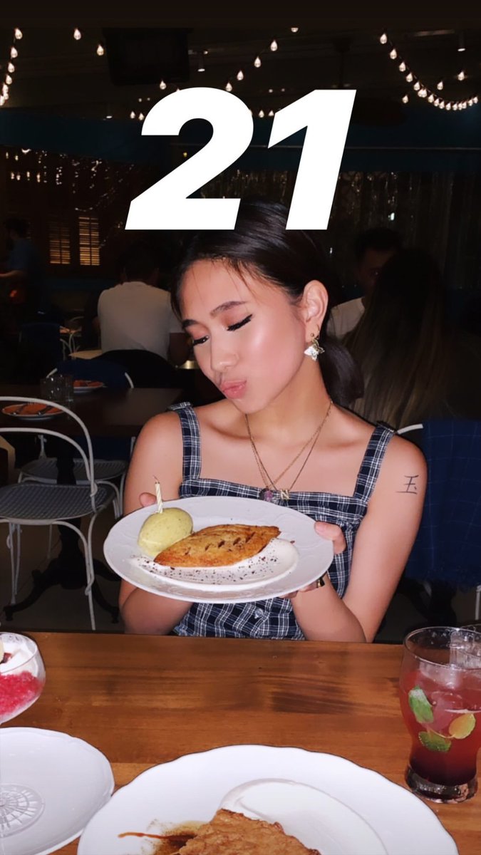 nikiera____'s tweet photo. 6 years ago in age 21 years old 
Tomorrow 27 years old @nikizefanya #NIKI27 #NIKIZEFANYA https://t.co/7vZYDMpSHU