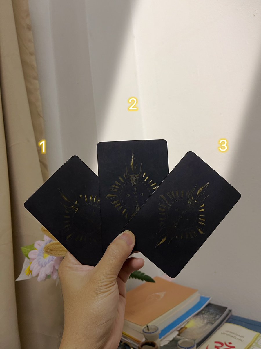#PICKACARD  ดวงของคุณภายใน 20 วันนับแต่วันที่จะได้อ่านคำทำนาย เรื่องดีๆที่จะเกิดขึ้นกับคุณและเรื่องที่คุณควรต้องระวังสักหน่อยคือเรื่องใดกัน
    เลือกไพ่ที่คุณรู้สึกอยากหยิบจับมา 1 ใบ 1 2 หรือ 3 แล้วคอมเมนท์เอาไว้นะคับ ในวันอาทิตย์ ที่ 24 มกราคม ก่อนสามทุ่ม