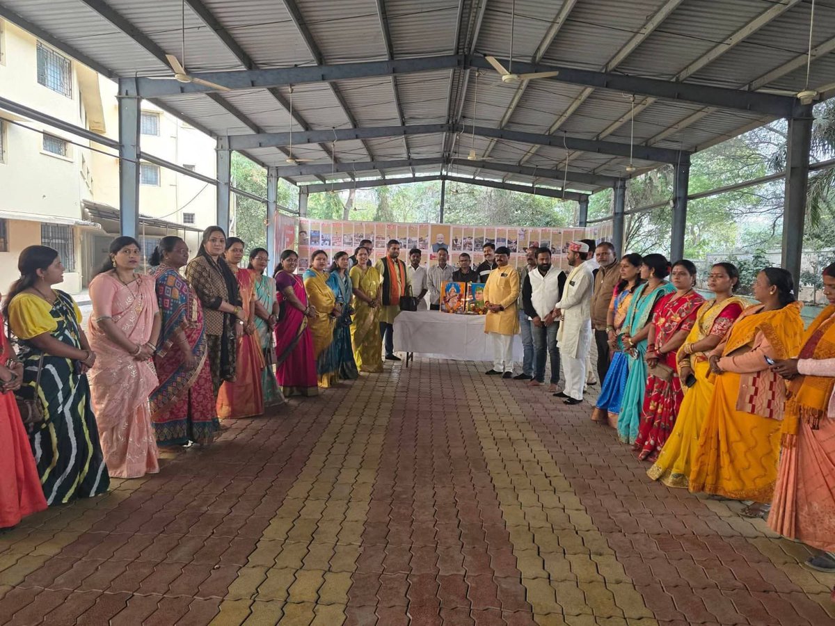 madhurisablebjp's tweet photo. बैतूल
आज जिला भाजपा कार्यालय विजय भवन बैतूल में भाजपा जिला अध्यक्ष सुधाकर पवार जी की उपस्थिति में बसंत पंचमी के अवसर पर मां सरस्वती जी का पूजन किया एवं आजाद हिंद फौज के संस्थापक एवं वीर स्वतंत्रता संग्राम सेनानी #नेताजी_सुभाषचंद्र_बोस_जी की जयंती पर पुष्पांजलि अर्पित की l https://t.co/lZEBXJQqCD