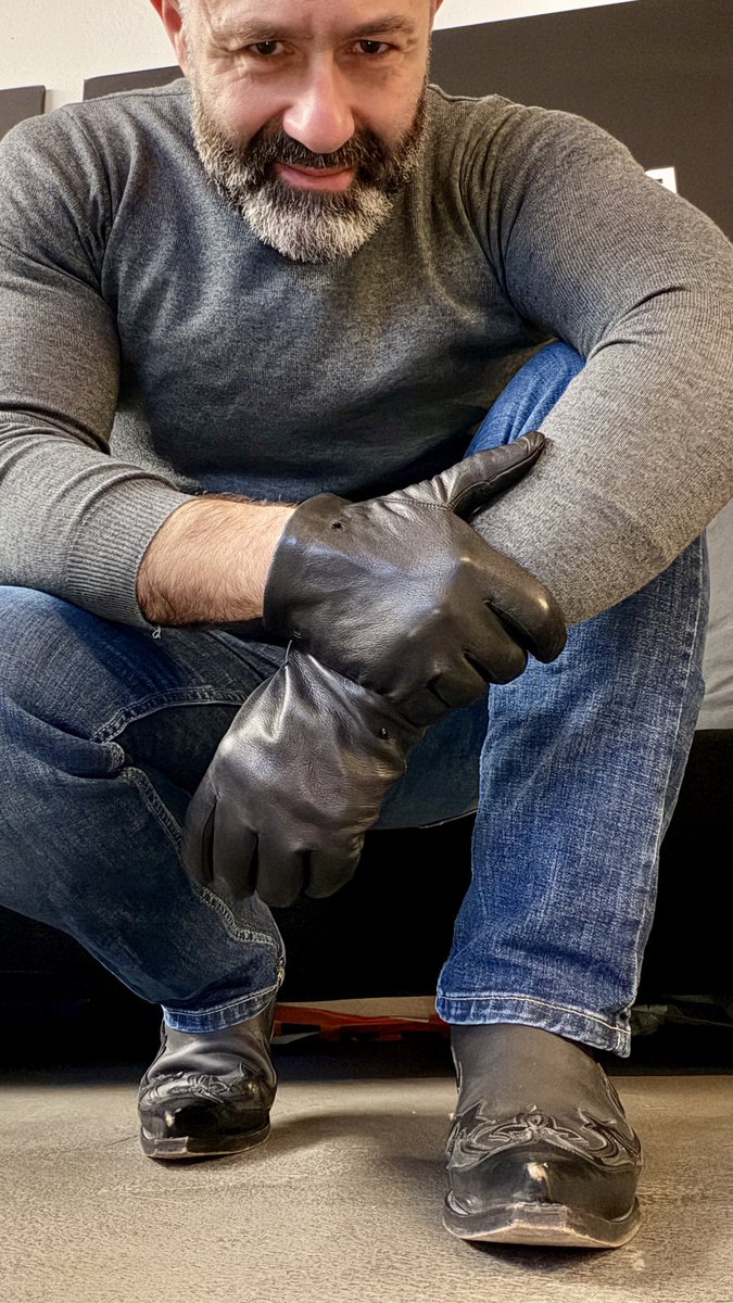 Happy friday my friend #sendraboots #leathergloves