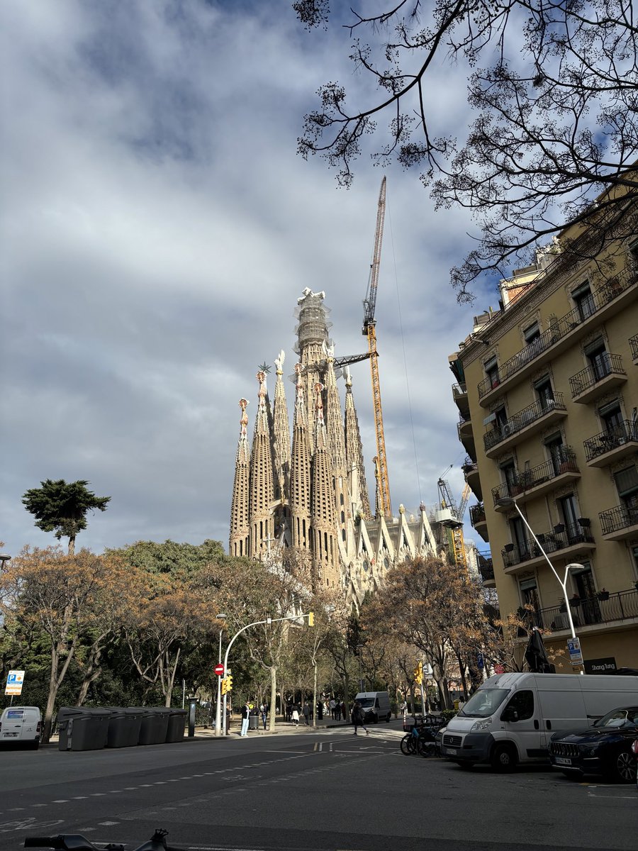 RBark3r's tweet photo. Barcelona 🇪🇸 such a beautiful city with some of the most amazing architecture I’ve ever seen https://t.co/qKgaxgsCCX
