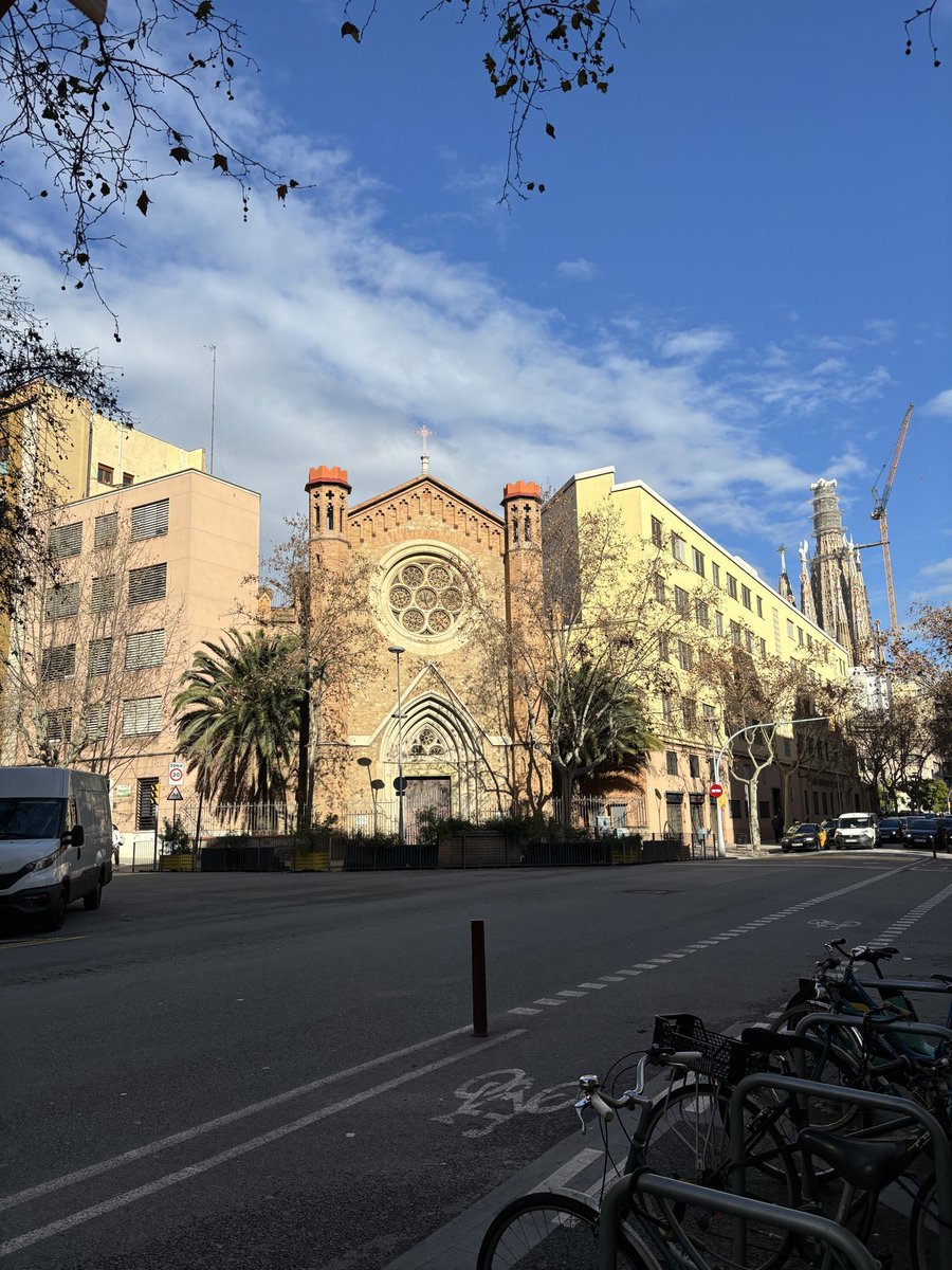 RBark3r's tweet photo. Barcelona 🇪🇸 such a beautiful city with some of the most amazing architecture I’ve ever seen https://t.co/qKgaxgsCCX