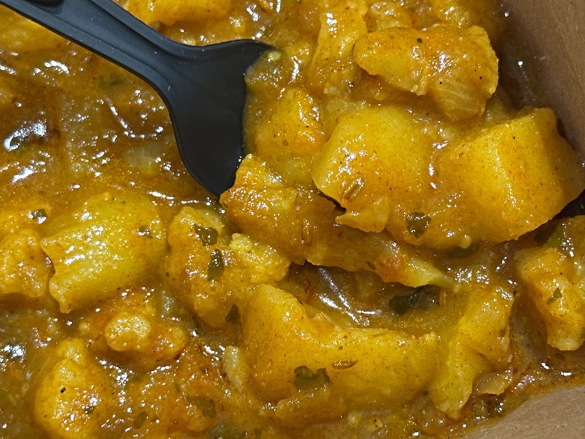Robotvirgin's tweet photo. Saag Tofu (Simmered Tofu in Spinach) at Whole Foods Market, a Vegan Friendly Super Grocery Store in Beaverton, OR!
.
.
.
.
.
.
.
#tofu #saagtofu #simmeredtofu #spinach #tofulover #vegan #veganfood #plantbased #veganism #veganfortheanimals #govegan #vegandinner #wholefoodsmarket https://t.co/VYJEOl5t2o
