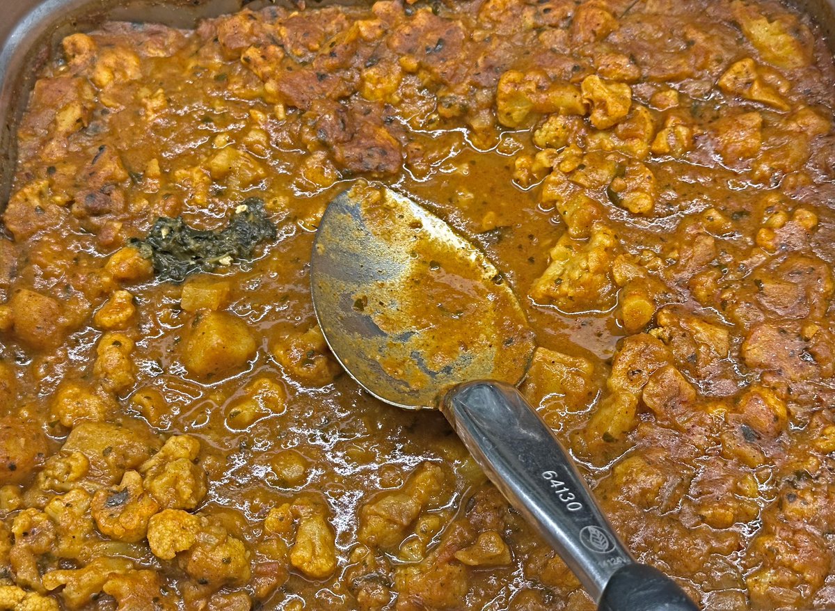 Robotvirgin's tweet photo. Saag Tofu (Simmered Tofu in Spinach) at Whole Foods Market, a Vegan Friendly Super Grocery Store in Beaverton, OR!
.
.
.
.
.
.
.
#tofu #saagtofu #simmeredtofu #spinach #tofulover #vegan #veganfood #plantbased #veganism #veganfortheanimals #govegan #vegandinner #wholefoodsmarket https://t.co/VYJEOl5t2o