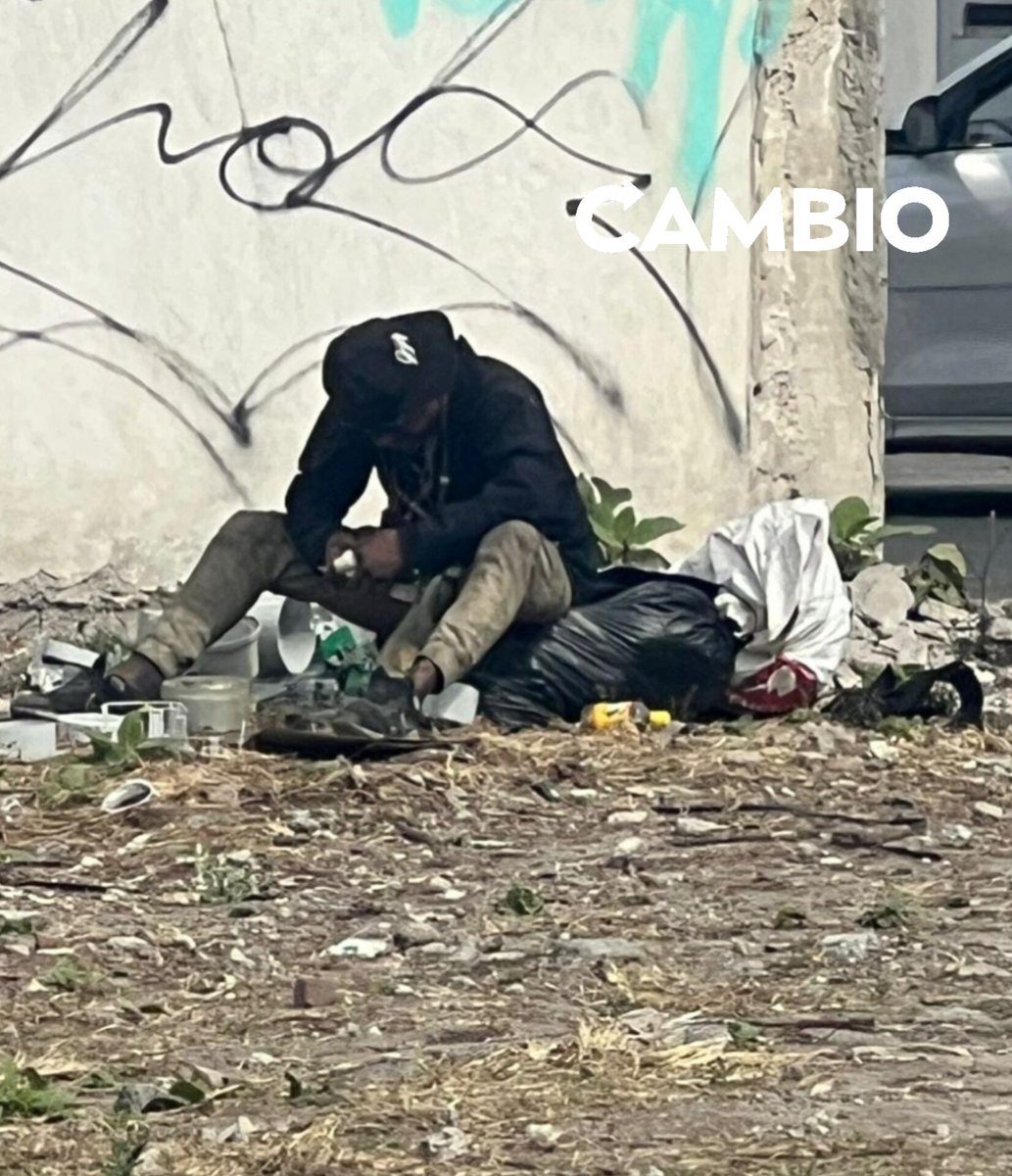 Diario_Cambio's tweet image. 🚨#Urgente | Vecinos de la colonia Cuauhtémoc tienen identificado a un sujeto que se dedica a robar los medidores de luz de las casas y posteriormente los desarma en un terreno de la 52 Poniente y 3 Norte, para luego vender lo "útil" en un depósito cercano a la privada 5 de Mayo,…