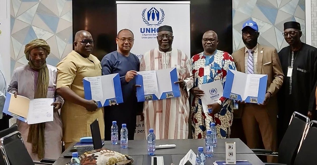 MoussaDiallo209's tweet photo. En tant que Président d’AMSODE, je tiens à exprimer ma profonde gratitude au @HCR_Mali pour la confiance renouvelée à notre organisation à travers la signature de l’accord de partenariat 2026. Ce partenariat témoigne d’une vision partagée et d’un engagement commun en faveur de la protection, de l’assistance et du renforcement de la résilience des personnes réfugiées, déplacées et des communautés hôtes au Mali. AMSODE reste pleinement mobilisée pour honorer cette confiance avec responsabilité, professionnalisme et impact. 🤝🇲🇱