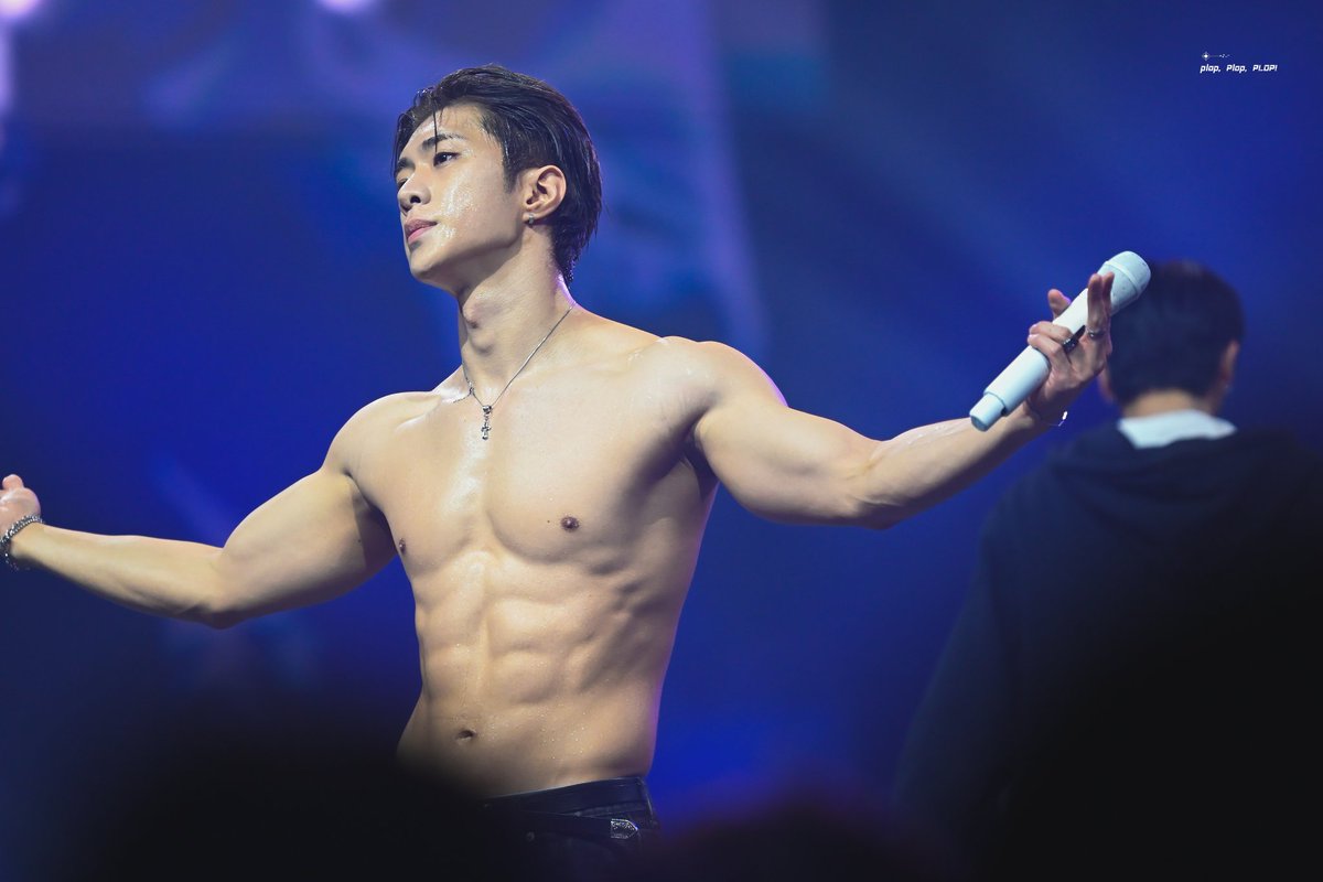 plopplop950123's tweet image. 260111🖤 #HAPPY_WYATT_DAY
오늘 마지막까지 행복하자 재영아
#온앤오프 #ONF #와이엇 #WYATT #심재영 #JustFeelWYATT  @WM_ONOFF