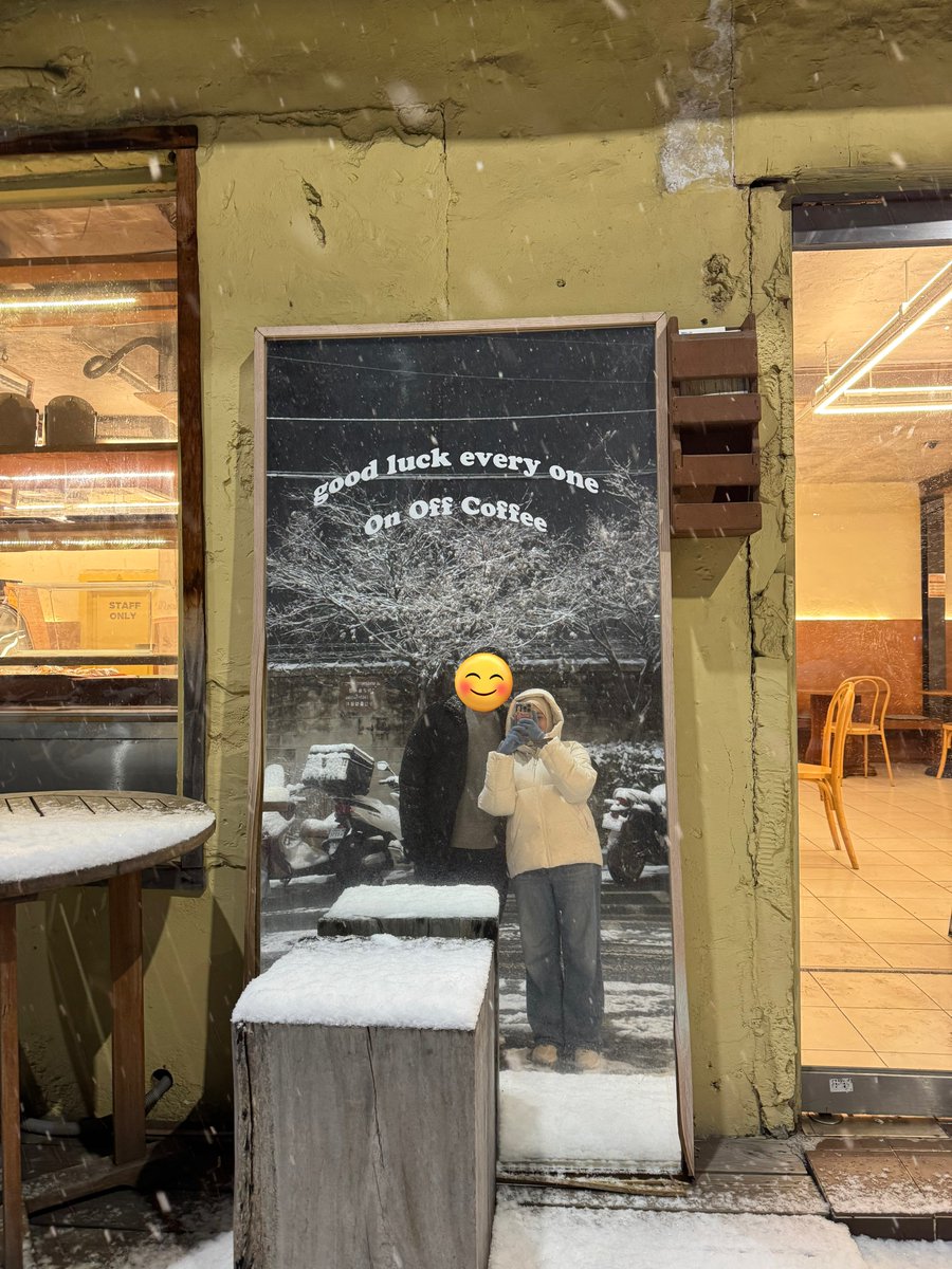 tixbykaira's tweet image. it’s snowing a looooot here 🥹🌨️❄️