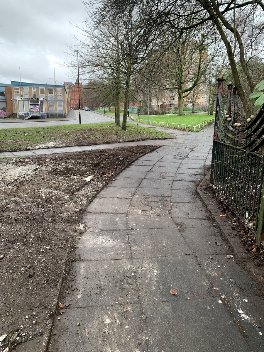 BrummieGerryM's tweet photo. @Bradford_St_Bhm @cleanupbritain Just to update you.
I have been out this morning to ensure it has all been cleared to an acceptable standard. The uncollected rubbish behind the fence is still there because it is private land, and the building is to be demolished. See, Say it, I sort it.
@Adam_M_B https://t.co/7Gn95lDfJt