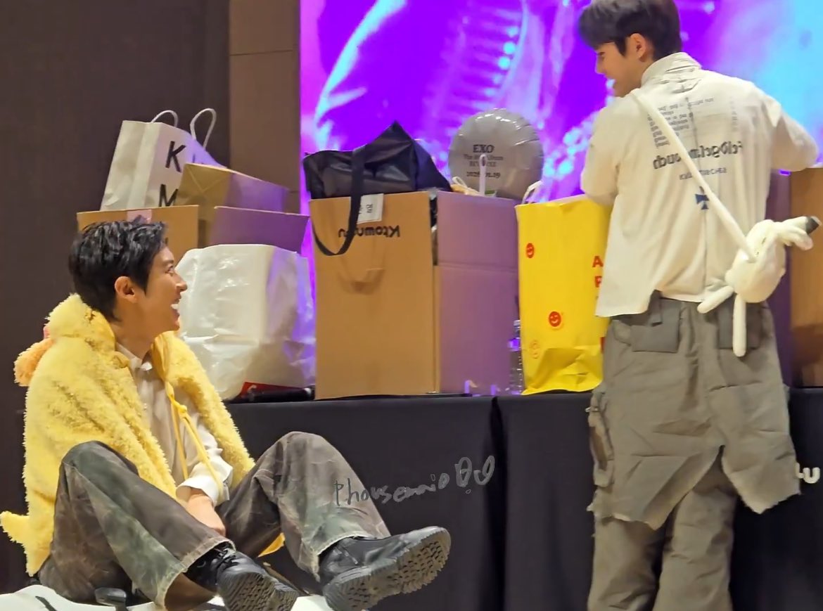 empathly_'s tweet photo. kids who will always found each others’ gaze 🥹 https://t.co/dvINm2gyRV