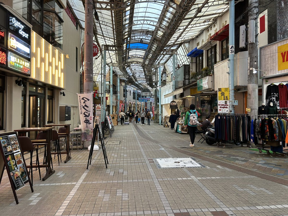 dancingnatch's tweet image. せっかくなので #沖縄グルメ を楽しんだりもしてます。
人生初の #沖縄そば 、お出汁の美味しさにビックリ‼️
ステーキソースが4種類もあってかけ放題のシステムは、日本中のステーキ店で採用して欲しい‼️
希望ヶ丘公園の猫さん達と戯れたりもしました🐈
アーケードの商店街がエモい☺️
#沖縄NICE映画祭