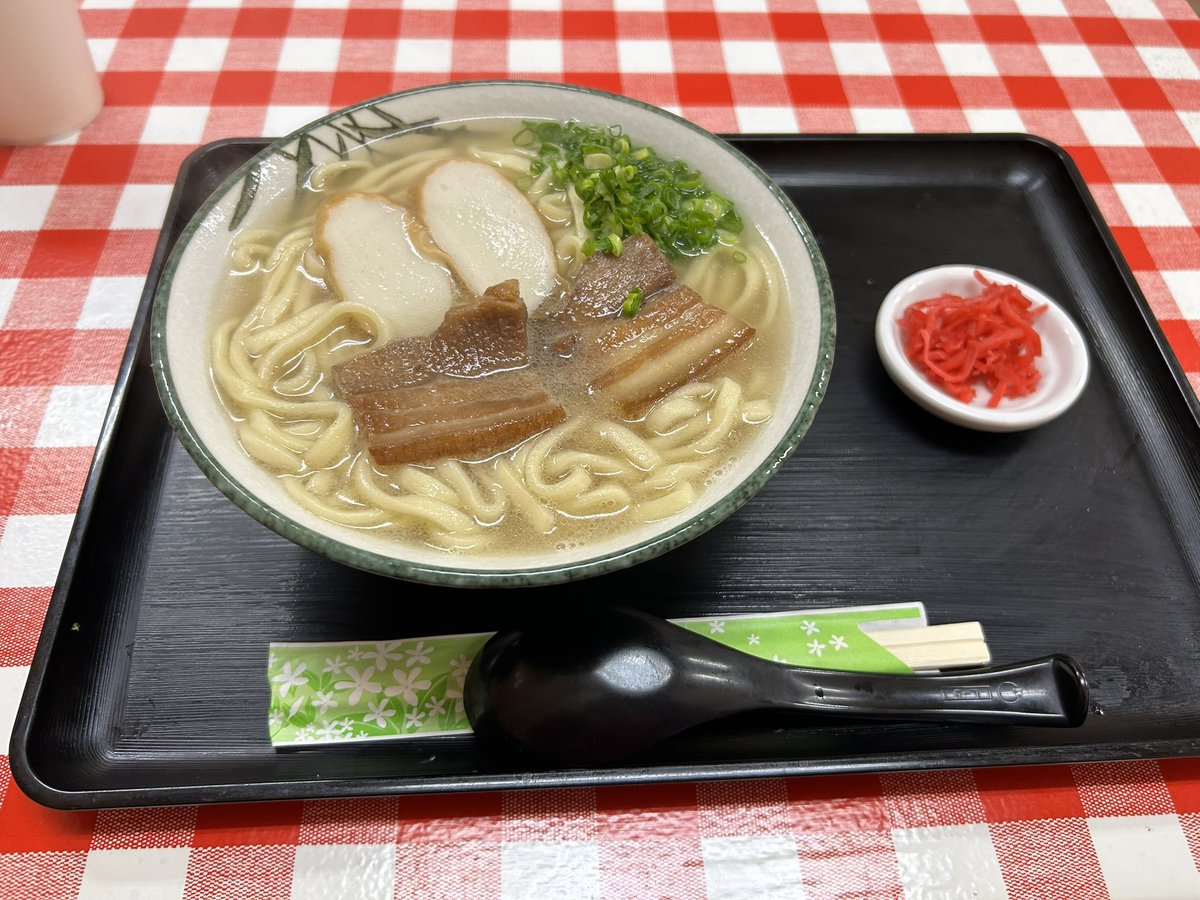 dancingnatch's tweet image. せっかくなので #沖縄グルメ を楽しんだりもしてます。
人生初の #沖縄そば 、お出汁の美味しさにビックリ‼️
ステーキソースが4種類もあってかけ放題のシステムは、日本中のステーキ店で採用して欲しい‼️
希望ヶ丘公園の猫さん達と戯れたりもしました🐈
アーケードの商店街がエモい☺️
#沖縄NICE映画祭