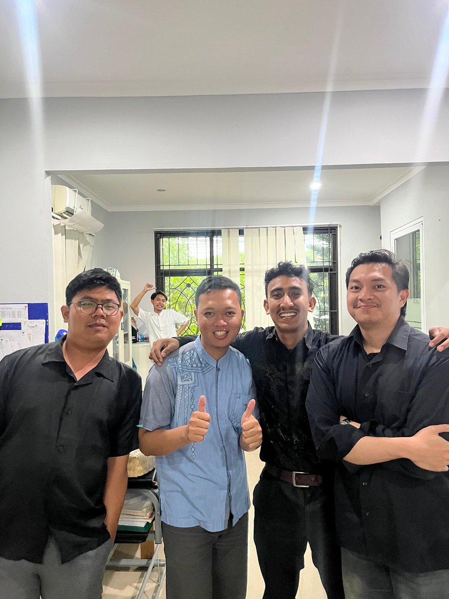 Paularmandooo's tweet photo. Last Day, https://t.co/sqPWSwWBX9