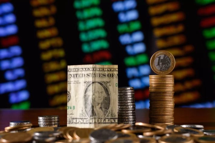 pedrorousseff's tweet image. 🚨EFEITO LULA! Dólar CAI para R$ 5,32 e Bolsa de Valores ACABA de RENOVAR recorde ACIMA de 171 MIL pontos! 

Ainda dizem “que o Brasil tá QUEBRADO.” 🤡👍