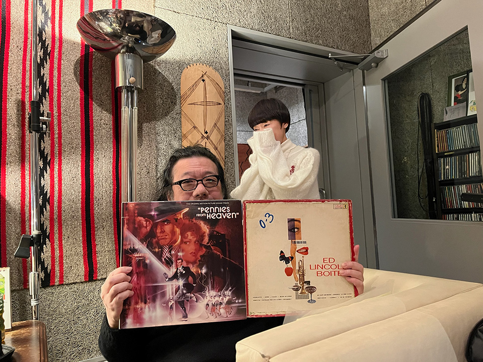 InterFM897's tweet photo. 深夜1am, Sun 1/25 ▶ #daisyholiday
DJ: #細野晴臣
#不動のレギュラー #岡田崇 さんと #コシミハル さんを招いて #音楽夜話
#CarolGilbert
#EdLincoln
#SteveMartin
#RayNoble
など、ほかではかからない #貴重な音源 が次々と・・・
#interfm
#radiko https://t.co/QQJb6rzu50