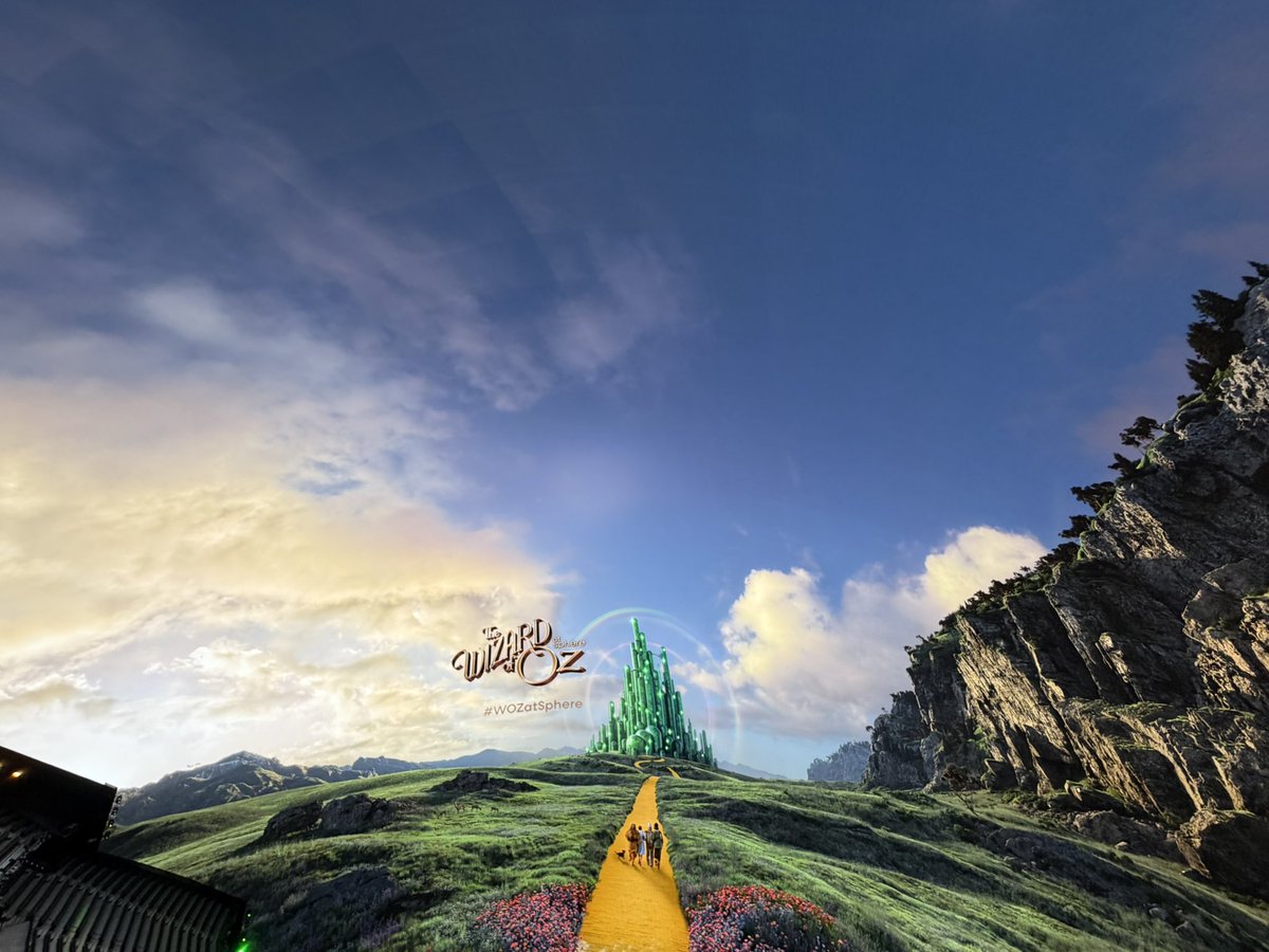 ZACHMETAL1's tweet image. 🇺🇸出張でラスベガス
念願の #Sphere へ行って来ました。

内部は半球状のスクリーンで頭上までの映像と、映像に応じて座席の振動や風などもあり、素晴らしい没入感でした。

いつか #BABYMETAL がLEGEND  Sphereとかでライブしてくれないかな...

あ、ピットはありません😅