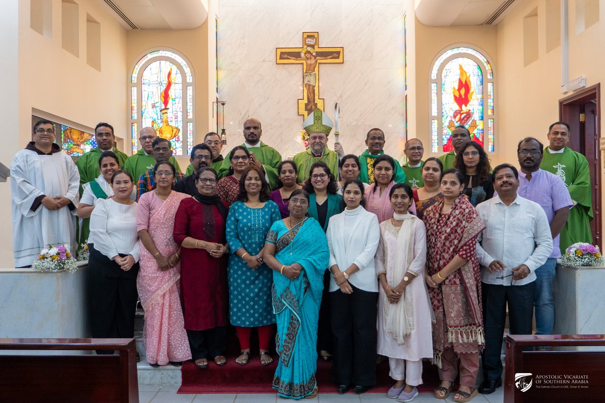 The parish of St. Anthony of Padua in Sohar welcomed Fr. Mariyan Miranda as its new parish priest during a joyful celebration presided over by Bishop Paolo Martinelli. A moment of prayer, unity, and shared commitment to parish life.
bit.ly/4bgcH54
#Avosa #Catholic #Oman