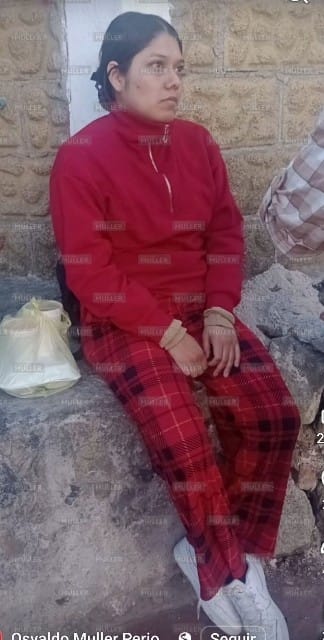 elineanoticias's tweet image. Así encontraron a Lidya Valdivia en el Estado de México, con pijama con tu atole y tamal .
La mujer y su familia mintieron por su falso embarazo y su falsa desaparición.
En Puebla se hicieron más de 50 acciones de búsqueda y ella estaba en una pensión en Tepextitla, en el Estado…