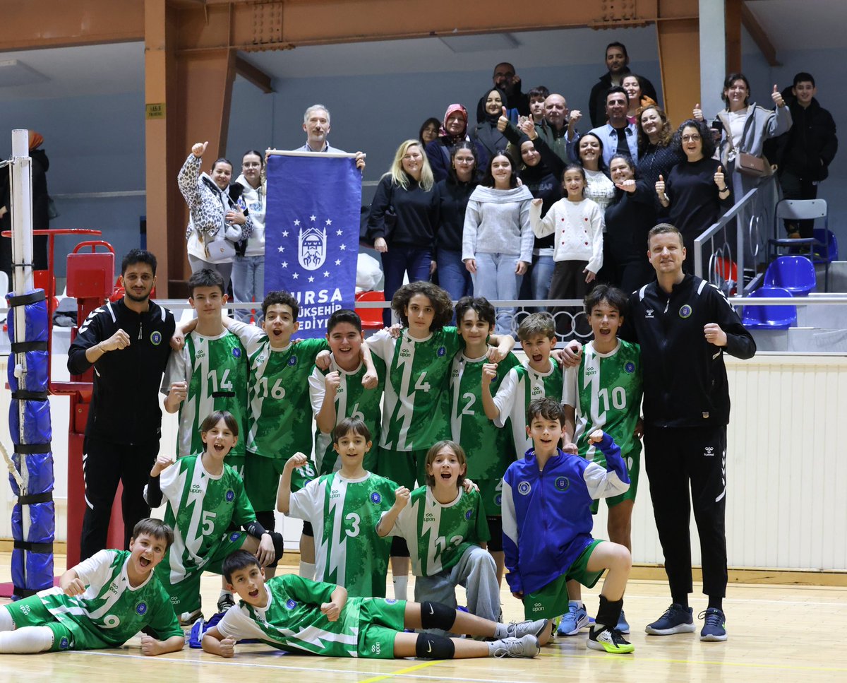 bursabbsk's tweet photo. Midi Erkek Voleybol Takımımız,  Çekirge Spor Salonu'nda karşılaştığı 23 Nisan Spor Kulübü'nü 25-20, 25-21 ve 25-14'lük setlerle 3-0 mağlup etti. https://t.co/YXLLM5rhcF