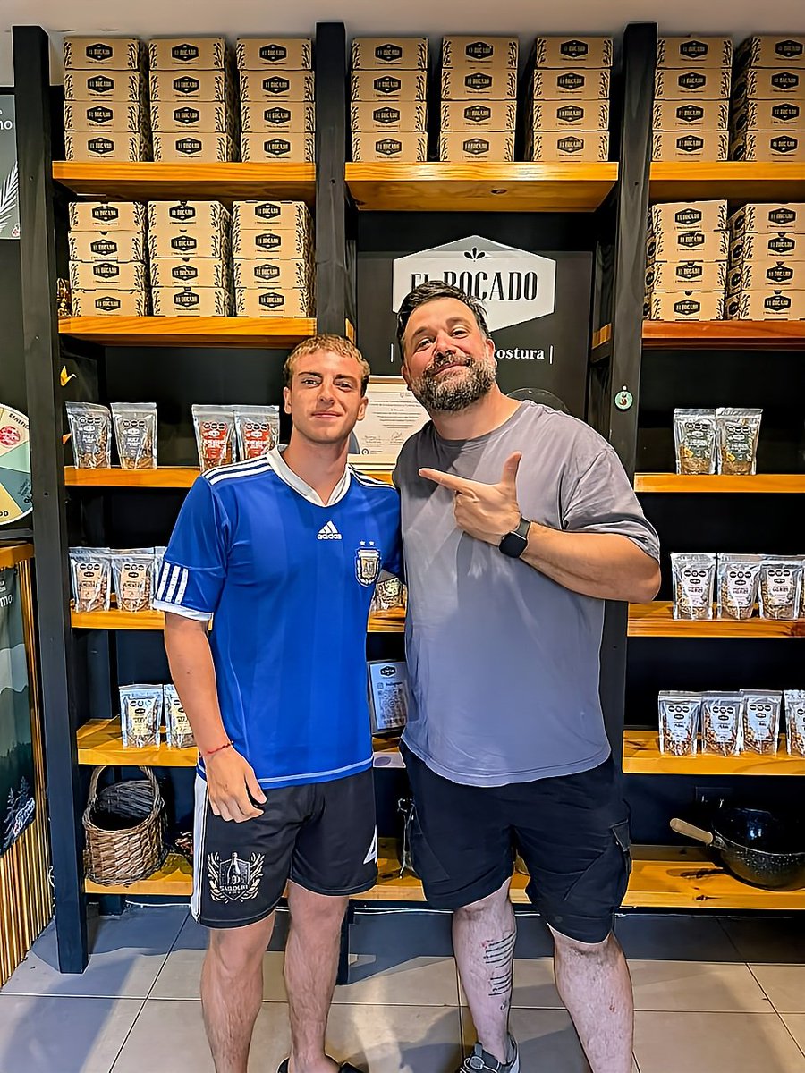 Dos generaciones de GORD0S SAV0RA.
Gracias al Tío <a href="/FMilanessi/">MILA</a> por recibir a Tute en El Bocado VLA.
TKM ❤️ amigo. Lástima que esta vuelta no nos cruzamos en Buenos Aires.